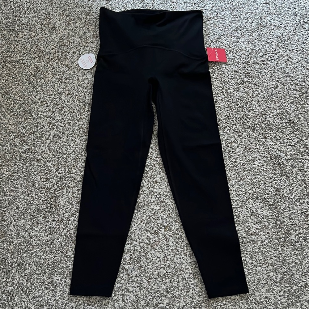 Spanx Active 7/8 black leggings NWT
